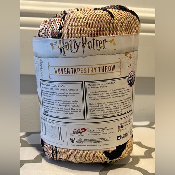 NWT Harry Potter Woven Tapestry Throw - Picture 3 of 6